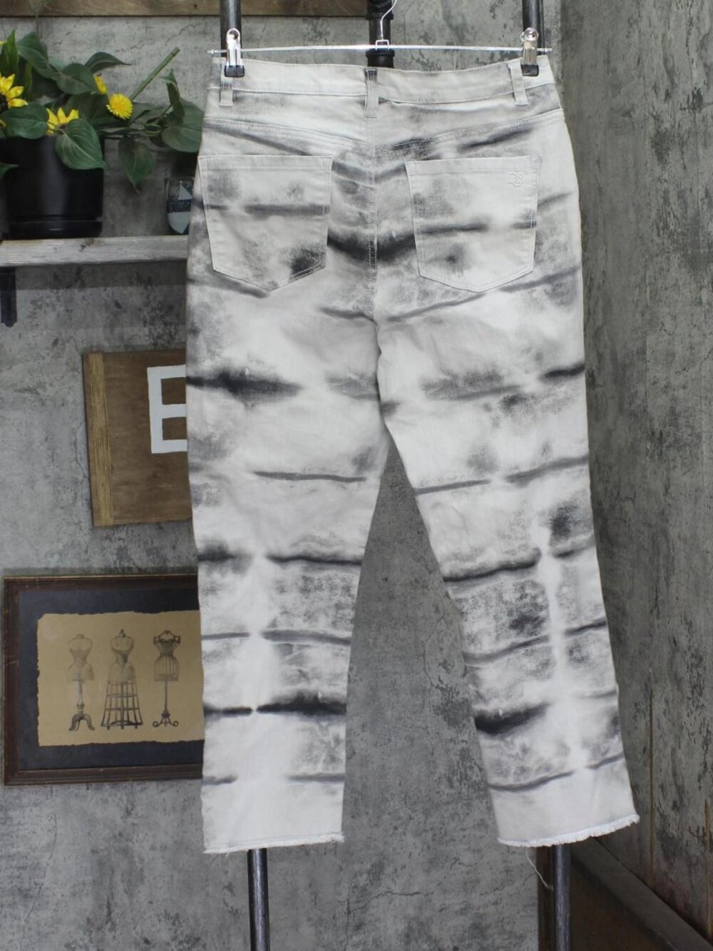 DG2 by Diane Gilman Straight Skinny Leg Dyed Jeans Black Gray Multi 10 Tall - Picture 2 of 6